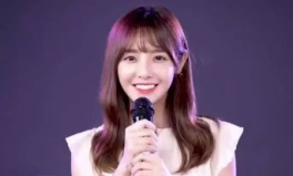 牙齿上有菜的小姐姐抖音,抖音萌态引关注