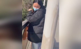 钓鱼点烟小姐姐,展现独特魅力的户外生活新风尚