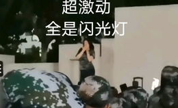 军训小姐姐像男孩子一样,英姿飒爽，巾帼不让须眉